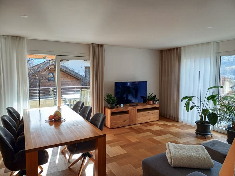 Moderne 4.5-Zimmer-Wohnung mit Bergblick in Rodels (3)