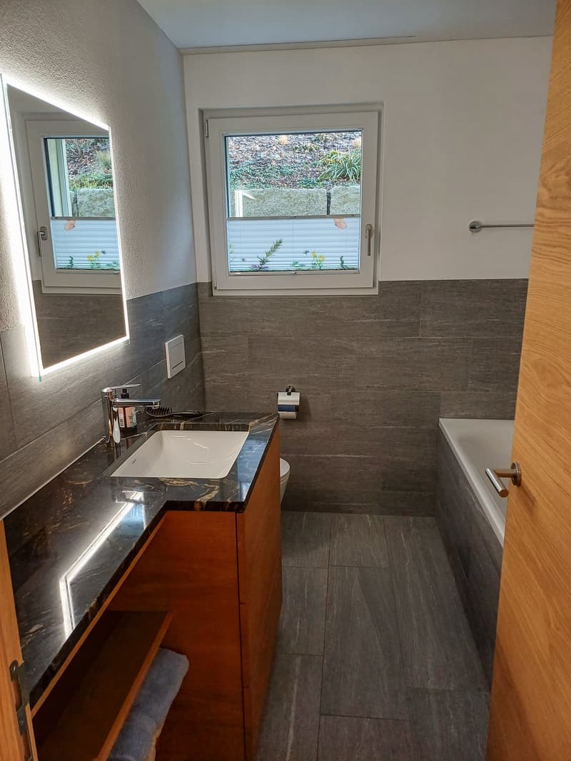 Moderne 4.5-Zimmer-Wohnung mit Bergblick in Rodels (7)