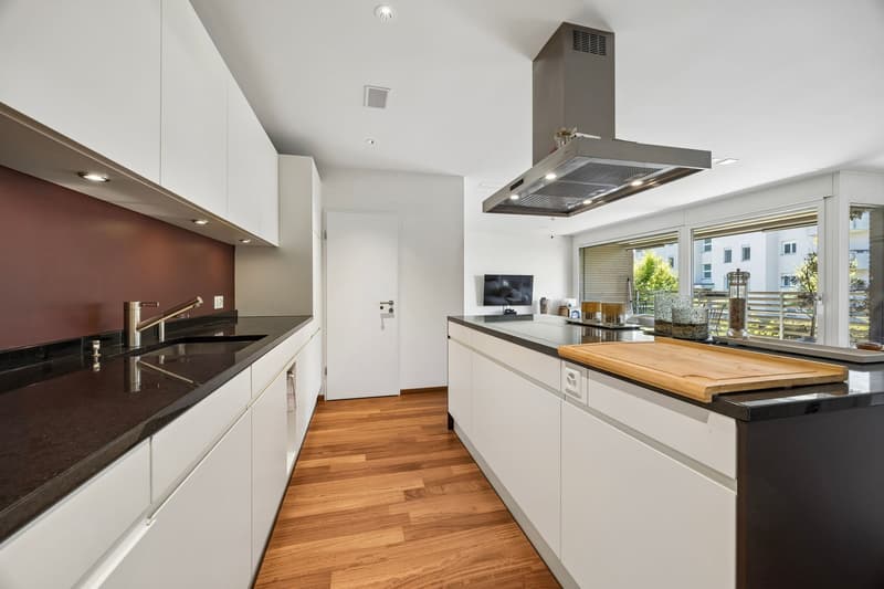 High-quality 3.5-room apartment with balcony in Rümlang for sale (2)