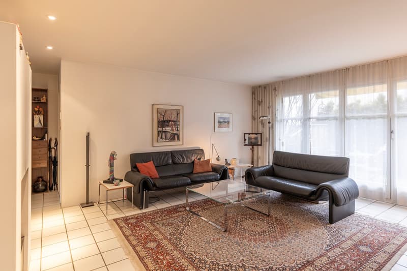 Spacious 3.5-room garden apartment in a quiet location in Jonen (4)
