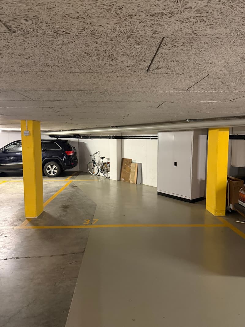Place de parking à Pfäffikon – disponible immédiatement (2)