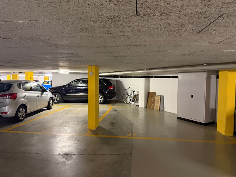 Place de parking à Pfäffikon – disponible immédiatement (3)