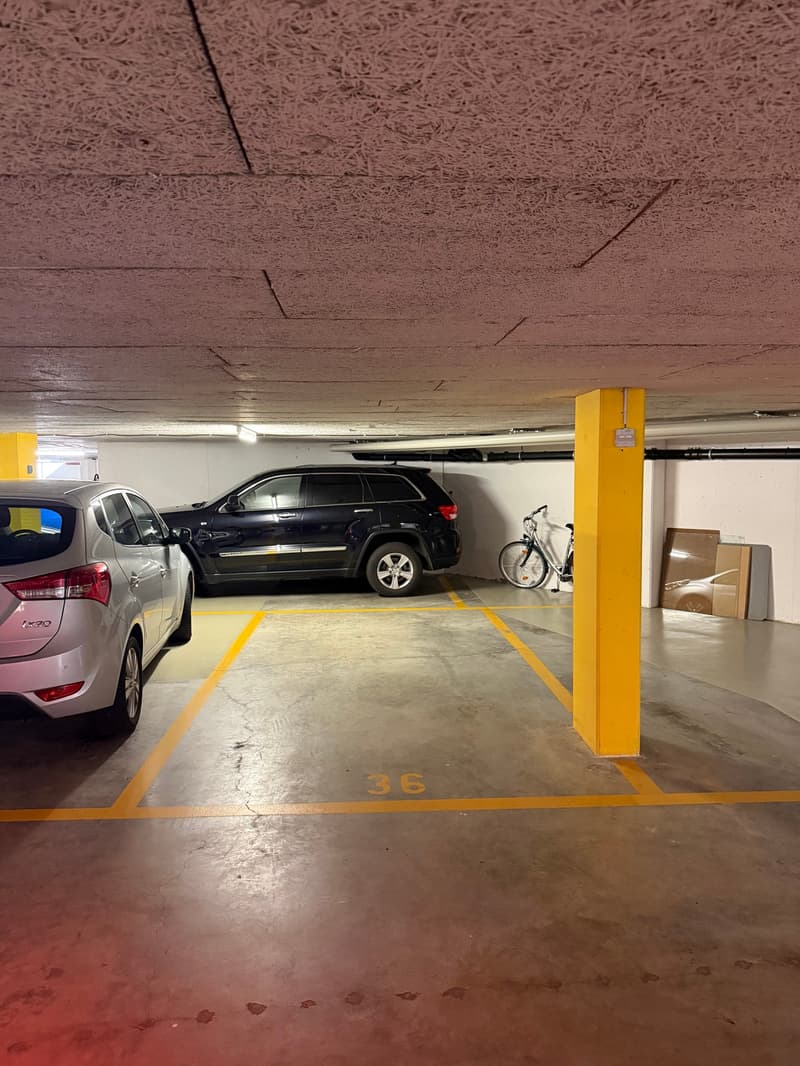 Place de parking à Pfäffikon – disponible immédiatement (1)