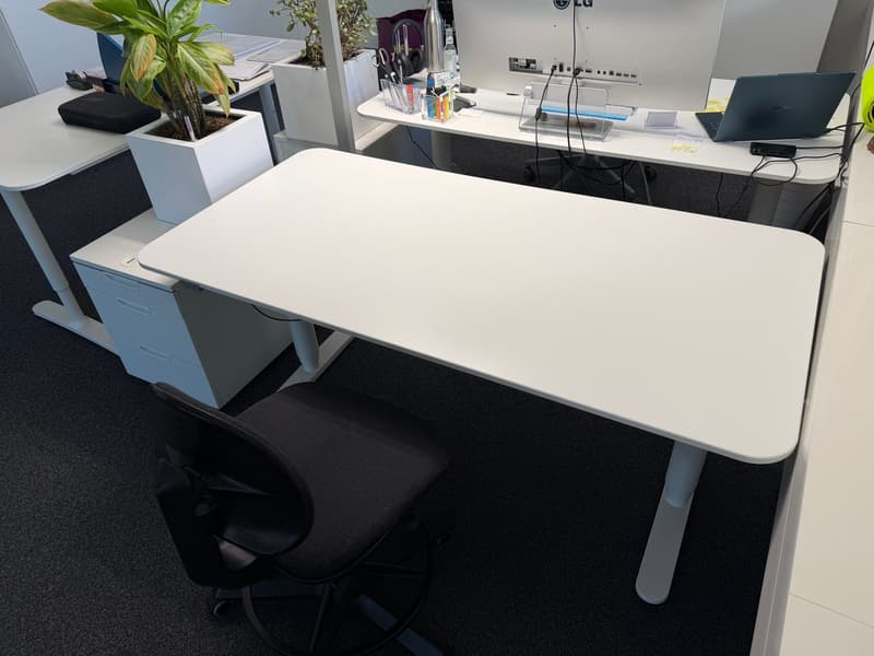 Arbeitsplatz in modernem Büro zu vermieten (2)