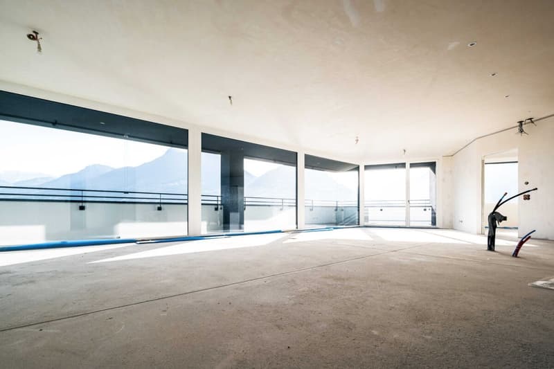 Luxurious penthouse with spectacular lake view (3)