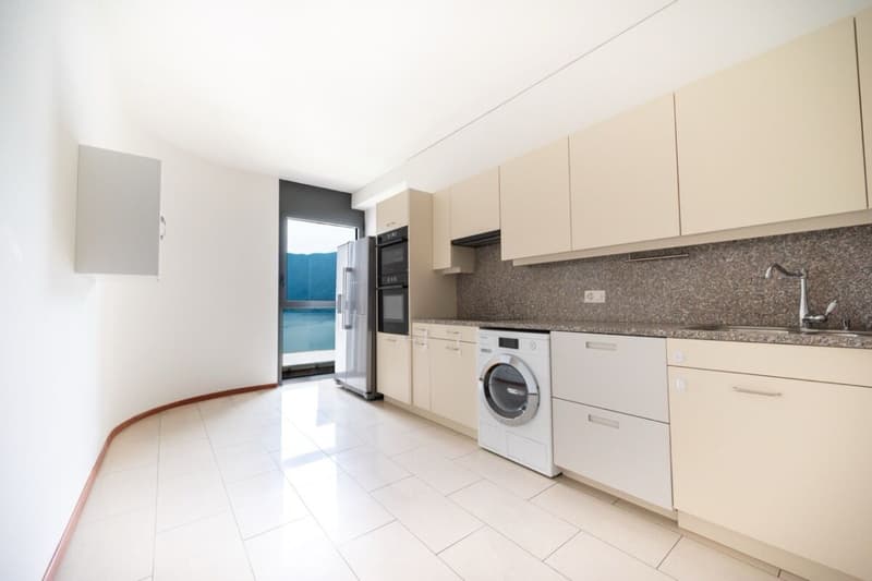Exklusive Wohnung mit Seeblick, nur wenige Schritte vom Zentrum entfernt (7)