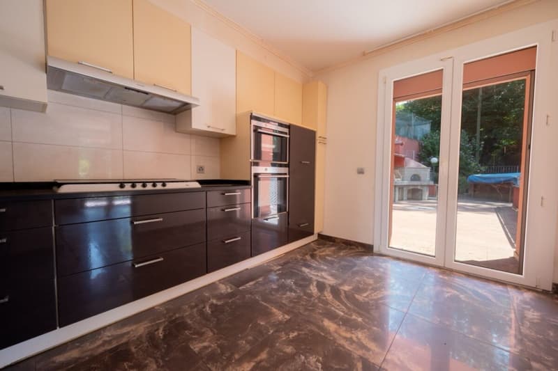 Casa con grande giardino e appartamento per ospiti (5)