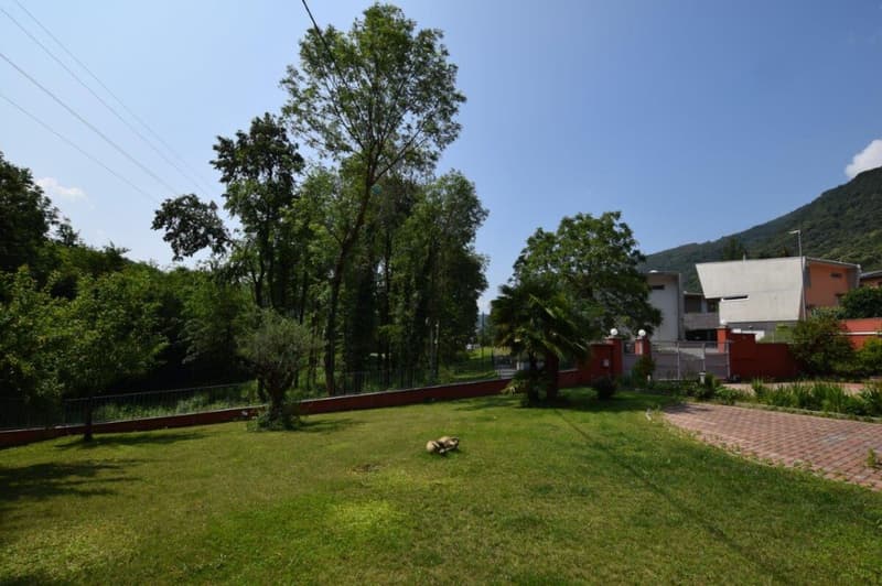 Casa con grande giardino e appartamento per ospiti (2)