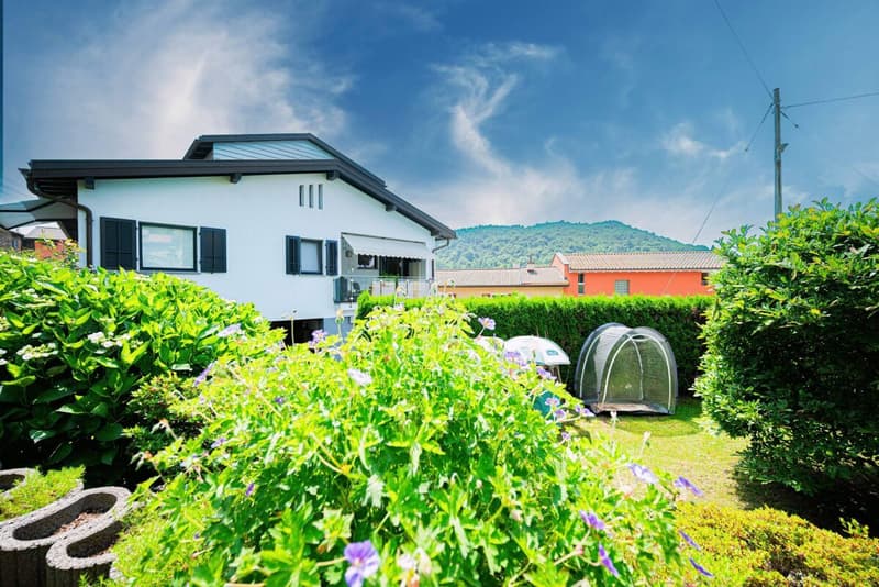 Splendida casa unifamiliare con possibilità di divisione in due appartamenti, immersa nella natura (16)