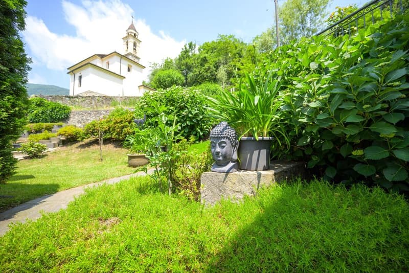 Splendida casa unifamiliare con possibilità di divisione in due appartamenti, immersa nella natura (2)
