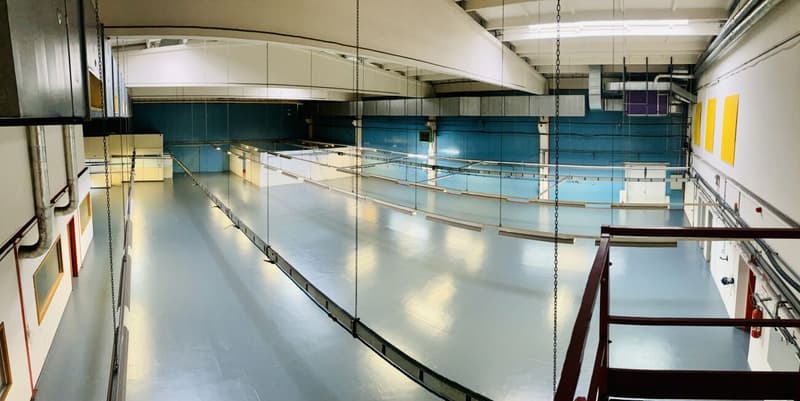INDUSTRIEGEBIET MIT PARKPLÄTZEN (5)
