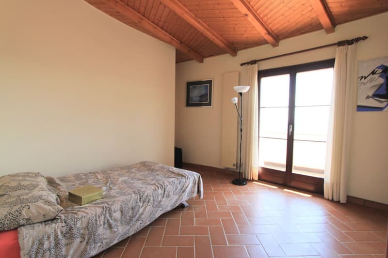 Schöne Villa mit Garten und freiem Blick auf die Weinberge (16)