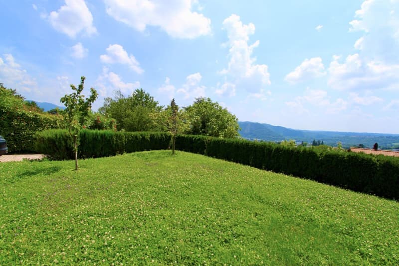 Schöne Villa mit Garten und freiem Blick auf die Weinberge (11)