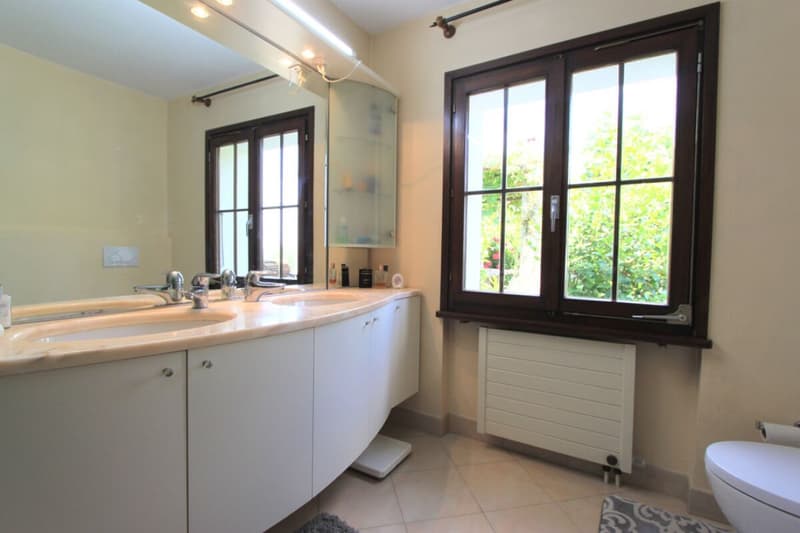 Schöne Villa mit Garten und freiem Blick auf die Weinberge (17)