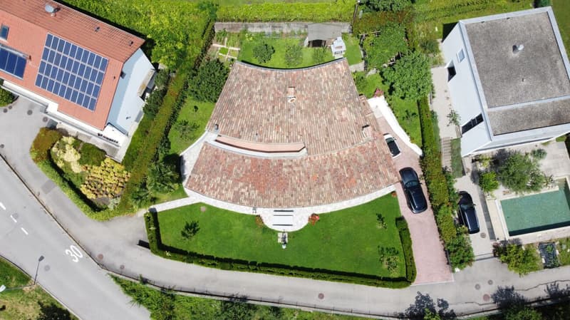 Schöne Villa mit Garten und freiem Blick auf die Weinberge (2)