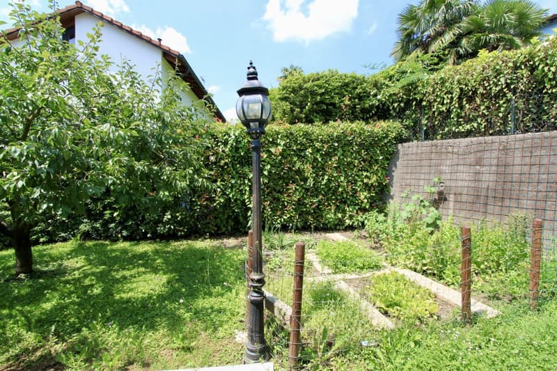 Schöne Villa mit Garten und freiem Blick auf die Weinberge (13)