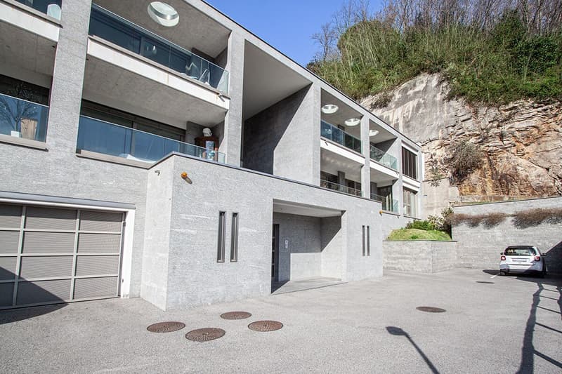 Moderno appartamento con vista lago in zona tranquilla (12)