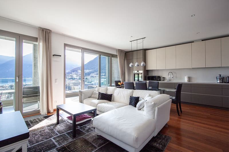 Moderno appartamento con vista lago in zona tranquilla (4)