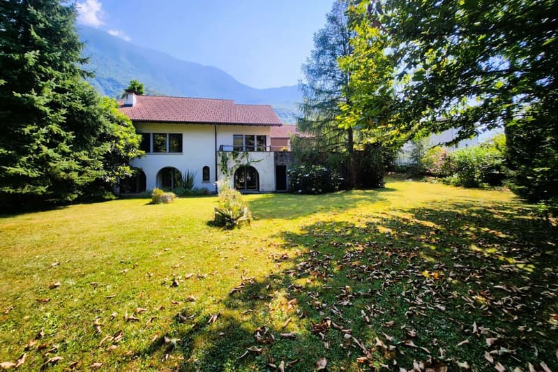 Single-family house with large spectacular garden (3)