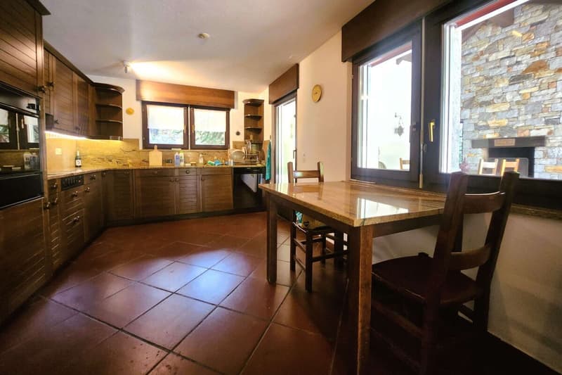 Single-family house with large spectacular garden (8)