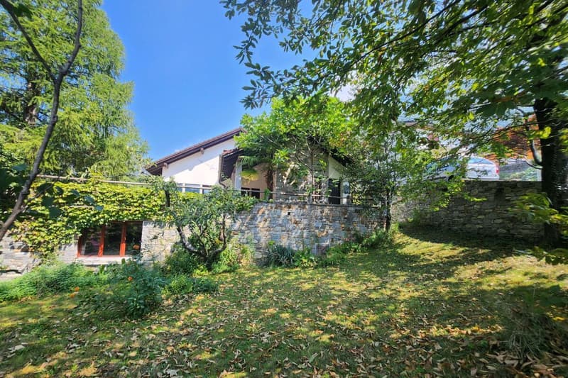 Single-family house with large spectacular garden (16)