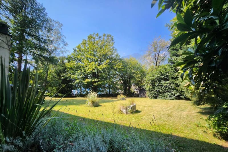 Single-family house with large spectacular garden (18)
