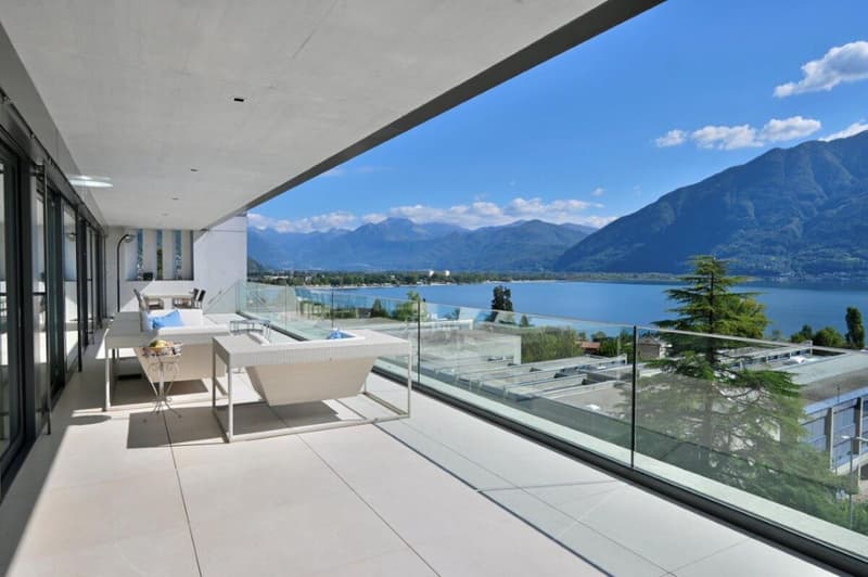 Ampio e lussuoso attico duplex con spettacolare vista lago (4)
