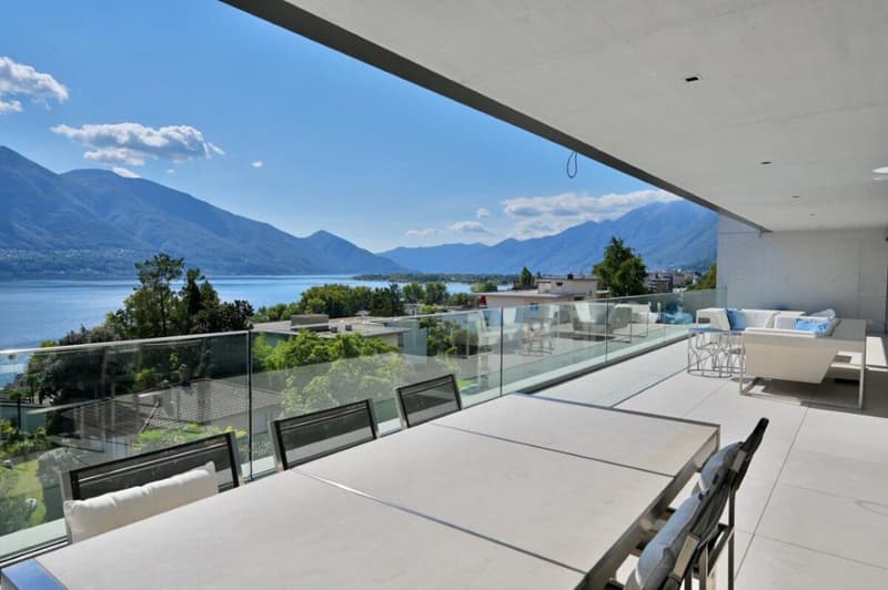 Ampio e lussuoso attico duplex con spettacolare vista lago (3)