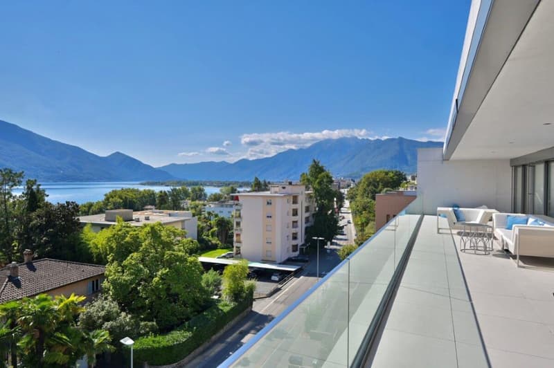 Ampio e lussuoso attico duplex con spettacolare vista lago (2)