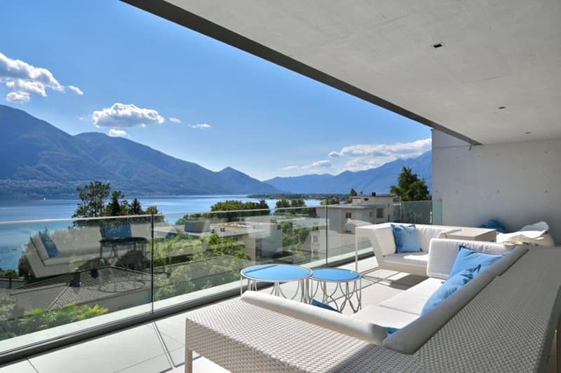 Ampio e lussuoso attico duplex con spettacolare vista lago (1)