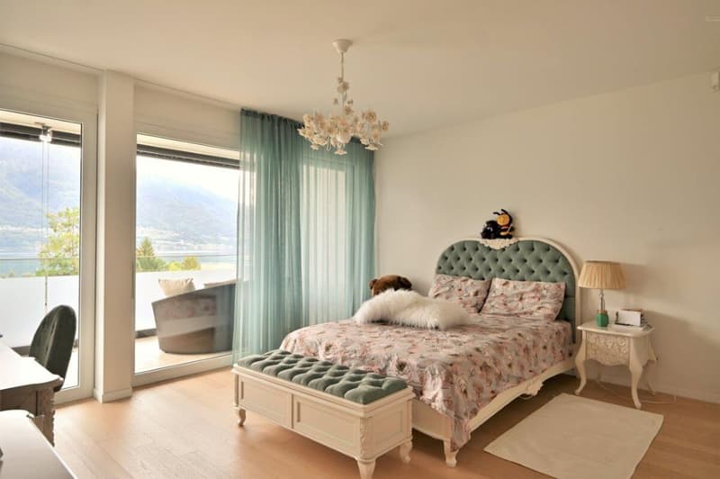 Ampio e lussuoso attico duplex con spettacolare vista lago (18)