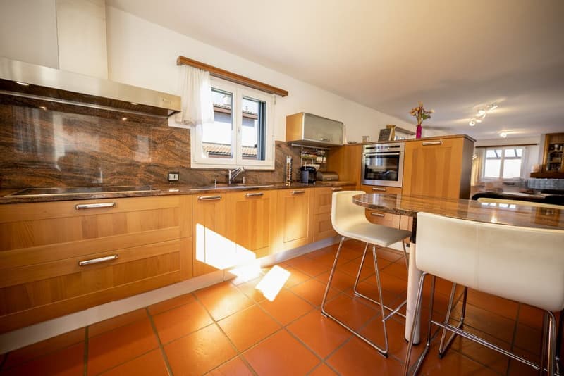 Exclusive villa with large garden (5)