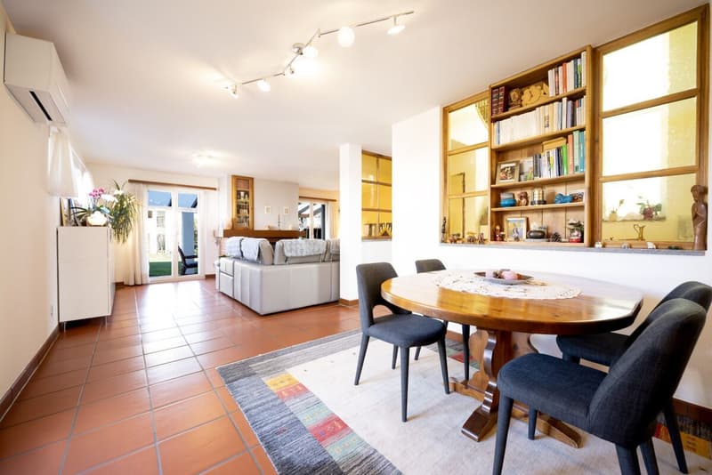 Exclusive villa with large garden (7)