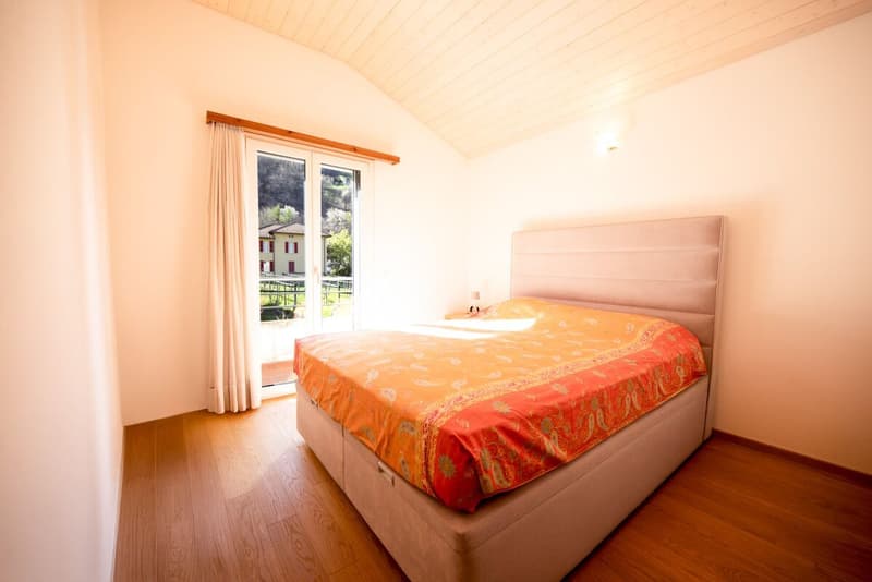Exclusive villa with large garden (10)