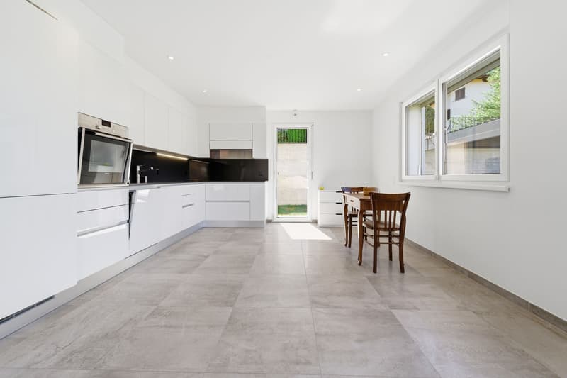 Magnificent two-family house with panoramic views and garden (15)