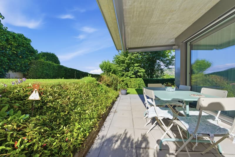 Modern und einladend mit großem privatem Garten. (2)