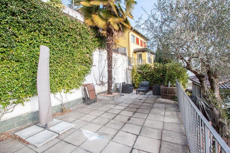 Splendida villa suddivisa in tre appartamenti indipendenti (15)