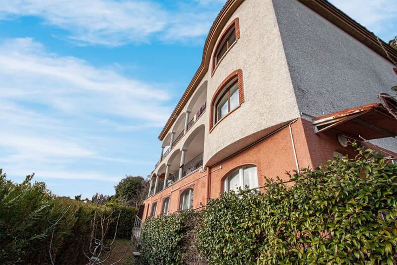 Splendida villa suddivisa in tre appartamenti indipendenti (12)