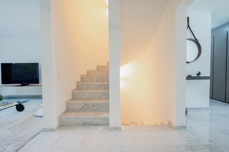 Elegant maisonette apartment with a double garden in Montagnola. (11)