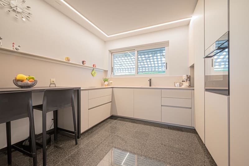 Elegant maisonette apartment with a double garden in Montagnola. (6)