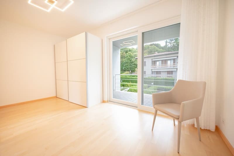 Elegant maisonette apartment with a double garden in Montagnola. (9)