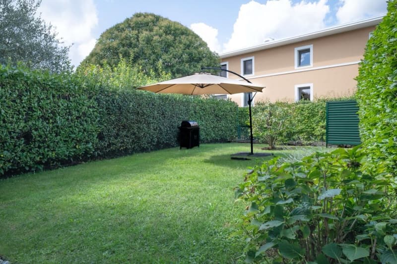 Elegant maisonette apartment with a double garden in Montagnola. (2)