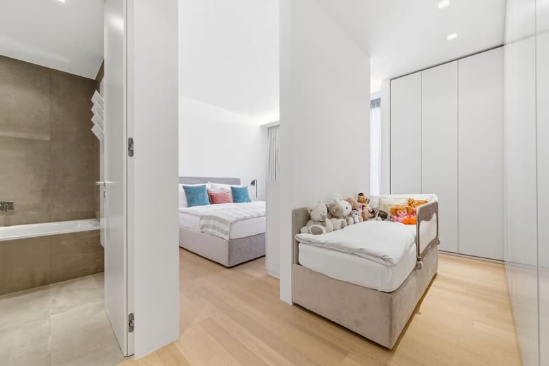 Contemporary elegance just steps away from Parco Ciani and the lakeside (5)