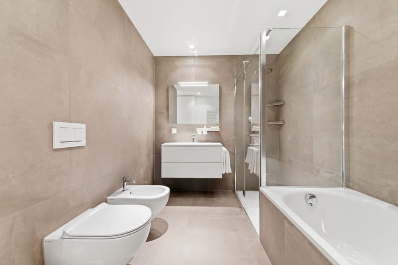 Contemporary elegance just steps away from Parco Ciani and the lakeside (10)
