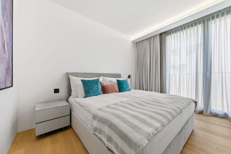 Contemporary elegance just steps away from Parco Ciani and the lakeside (6)