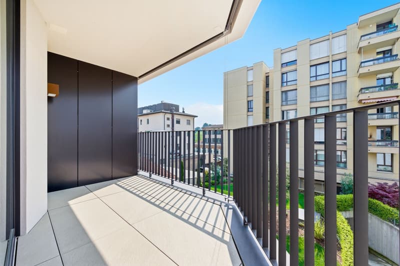 Contemporary elegance just steps away from Parco Ciani and the lakeside (3)