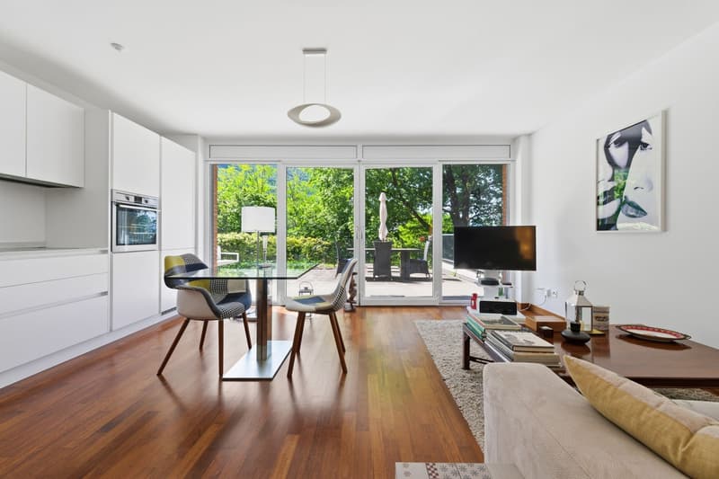 Moderne Wohnung mit grosser Terrasse im Grünen (2)