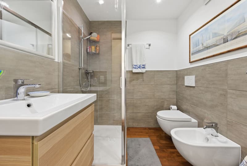 Moderne Wohnung mit grosser Terrasse im Grünen (10)