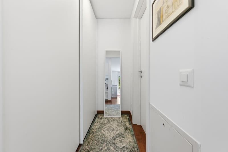 Moderne Wohnung mit grosser Terrasse im Grünen (9)