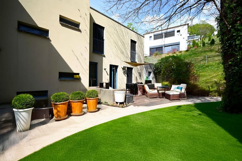 Exclusive Single House with Garden (1)